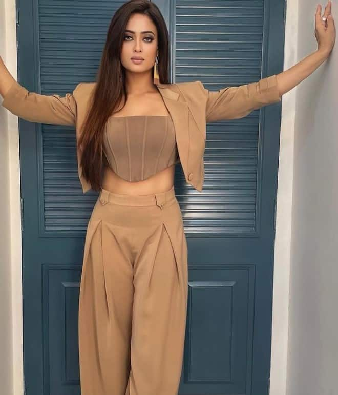 Shweta goes all chic with a beige outfit