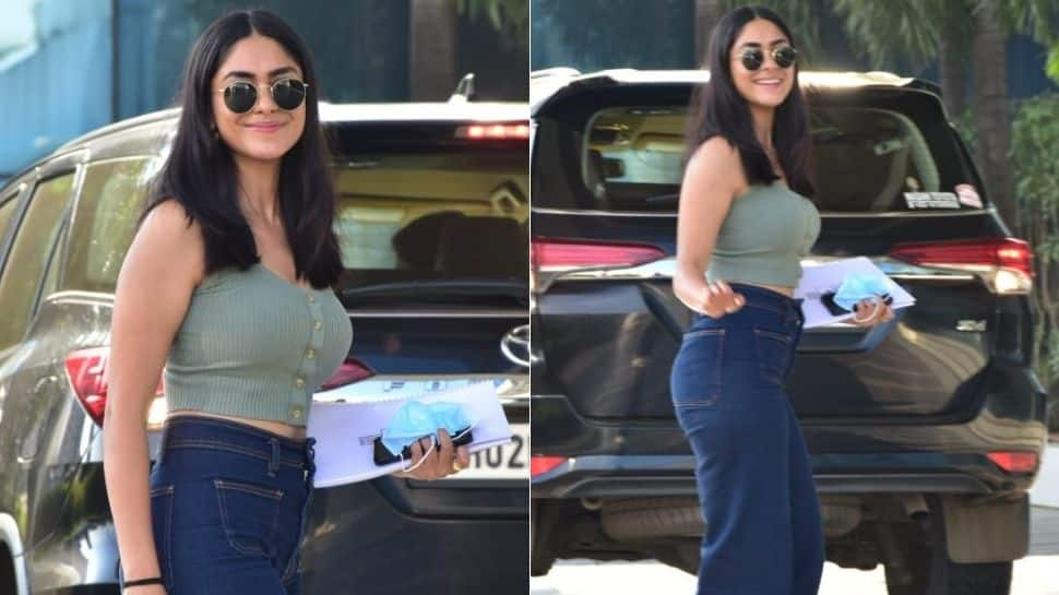 Mrunal Thakur Rocks Cute Buttoned Crop Top With Retro Sunglasses In Pics News Zee News