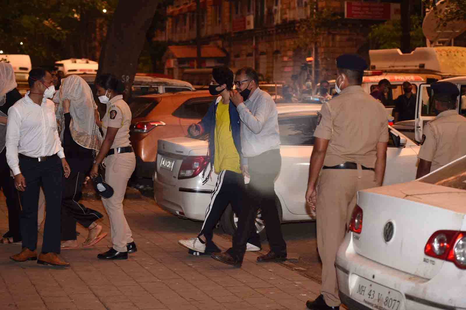 Mumbais Drug Bust Aryan Khan Outside Ncb Office After 3 Day Custody Remand News Zee News