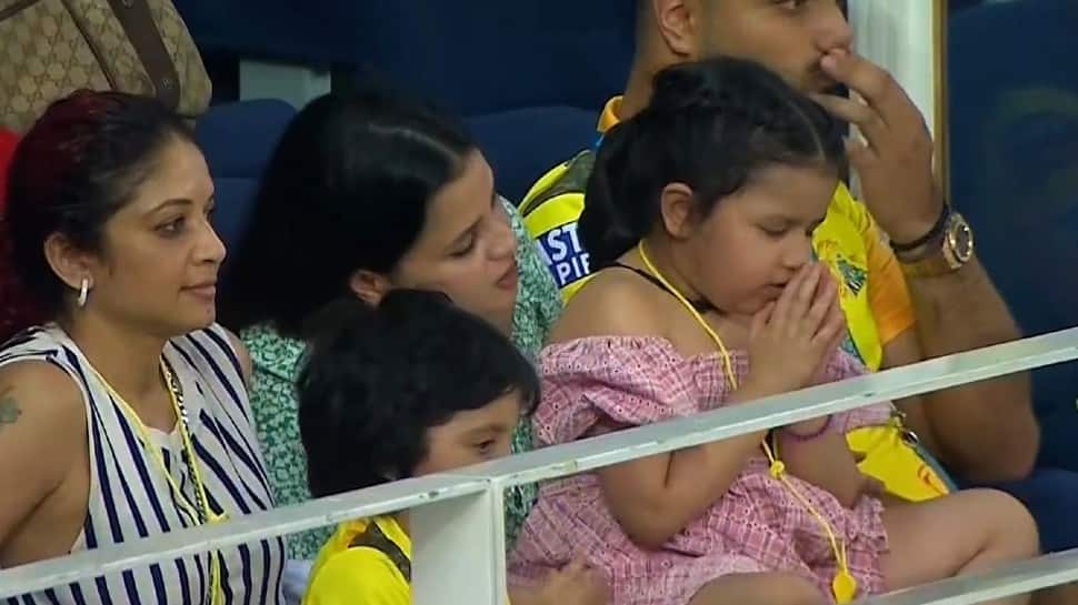 IPL 2021: Ziva Dhoni prays for father MS Dhoni’s win against Delhi Capitals, fans call it ‘cutest thing ever’ thumbnail
