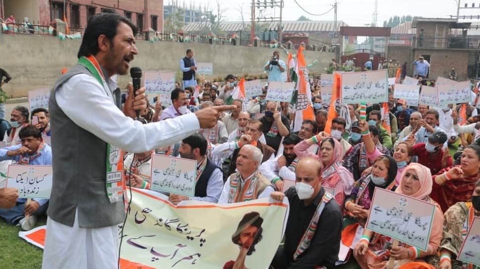 Jammu and Kashmir Congress workers stage protest demanding Priyanka Gandhi’s release