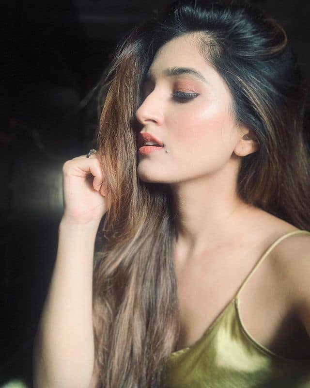 Nidhi Shah looks sensuous in gold top