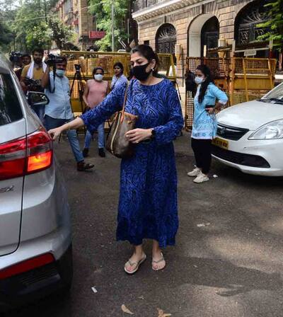 Shah Rukh Khan's manager Pooja Dadlani outside NCB office
