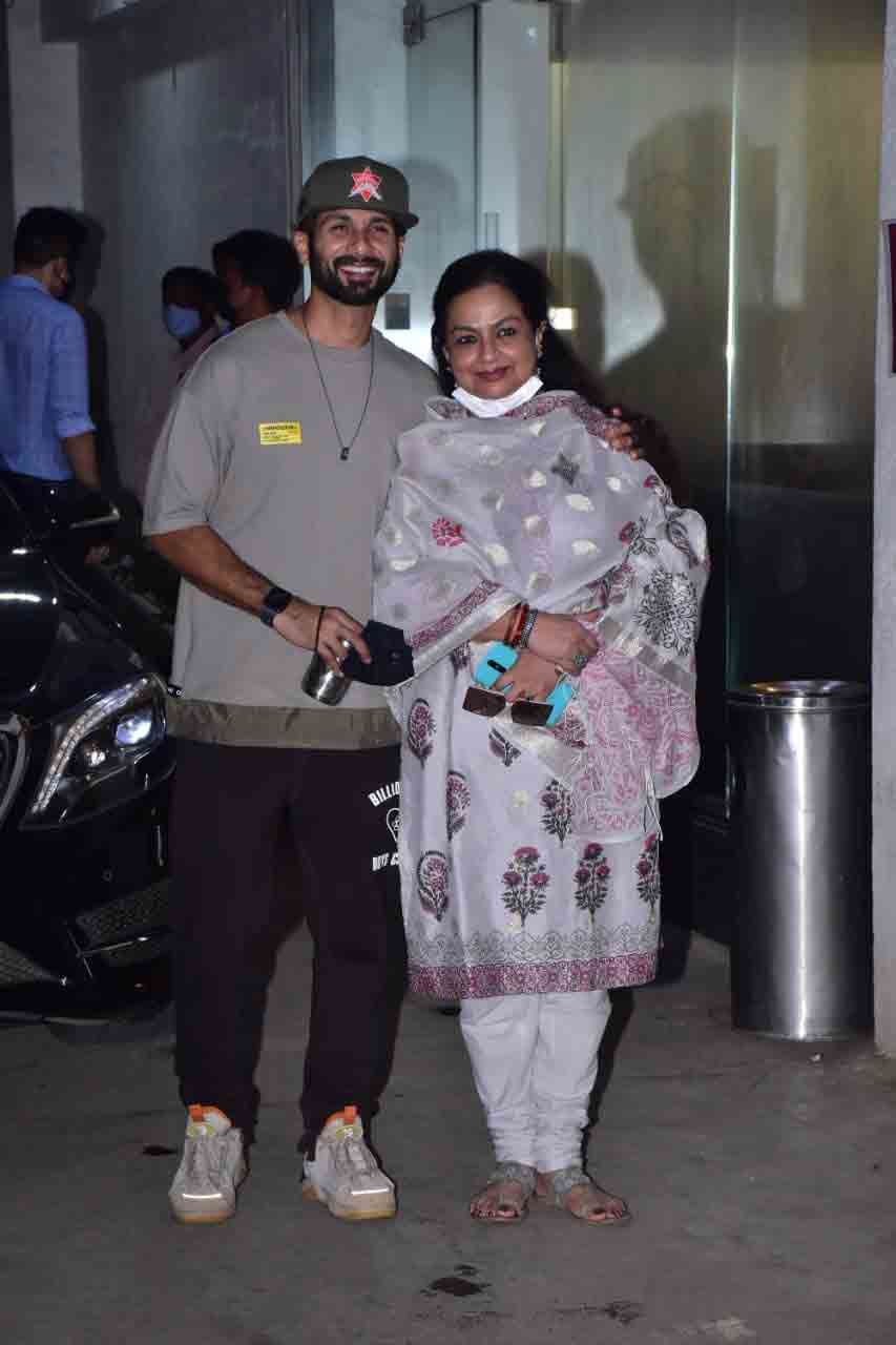 Shahid Kapoor with mother Neelima Azeem