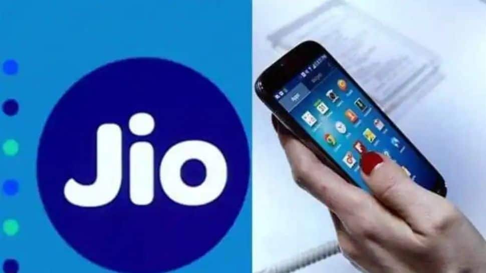 Jio offers 2-day unlimited data after users suffered outage for hours