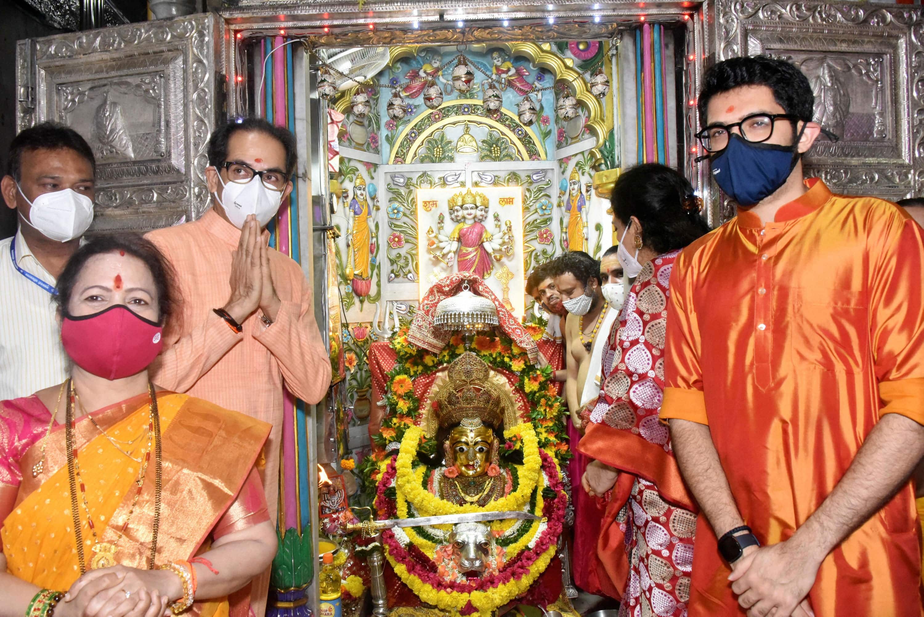 Uddhav Thakeray and family visit Goddess Temple on Sharad Navratri