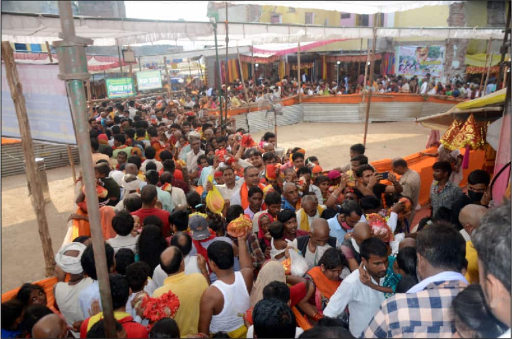 Huge crowd visits Vindhyavasini Temple on Navratri