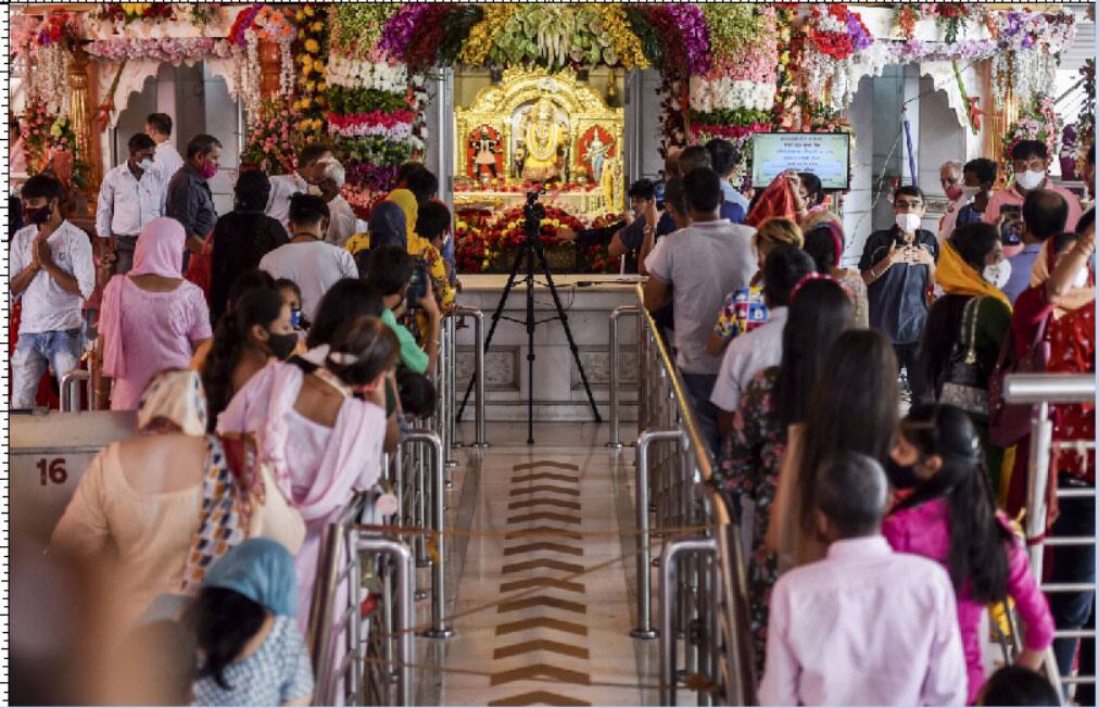 Famous Jhandewalan Temple on Day 1 of Sharad Navratri 2021