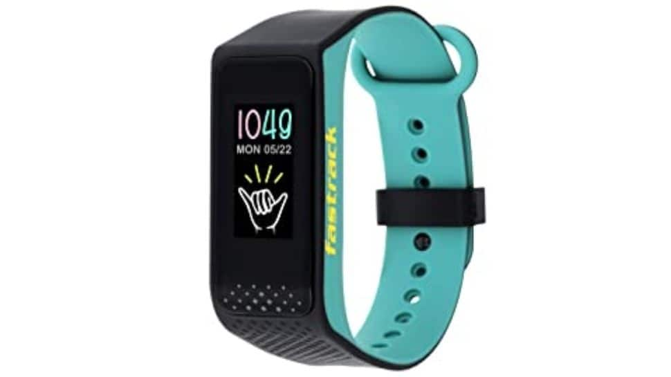 Best fitness band online under 4000