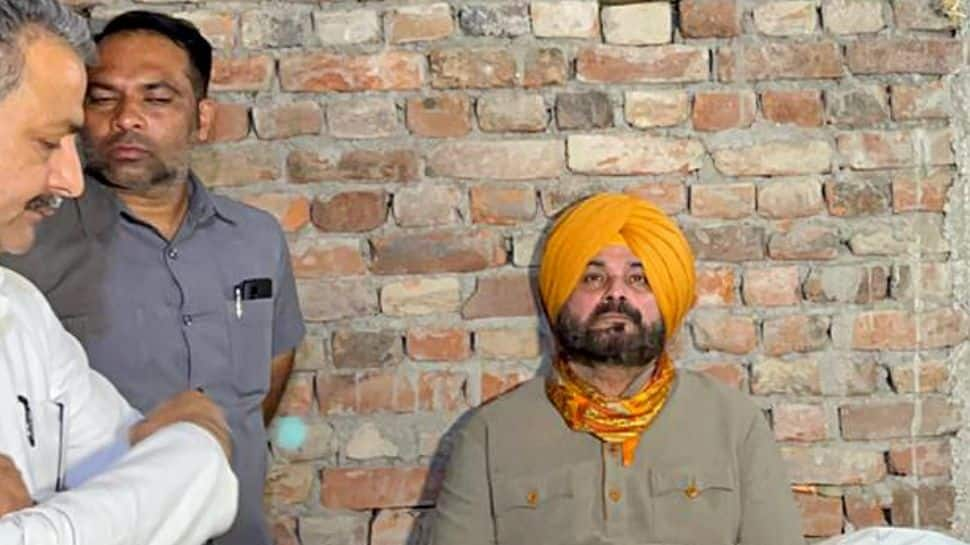 Navjot Singh Sidhu goes on a hunger strike