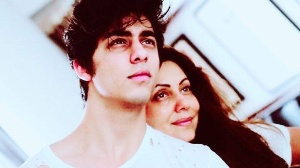 Inconsolable Gauri Khan breaks down as son Aryan Khan sent to Arthur Road Jail in cruise party drugs case, unseen video goes viral - Watch