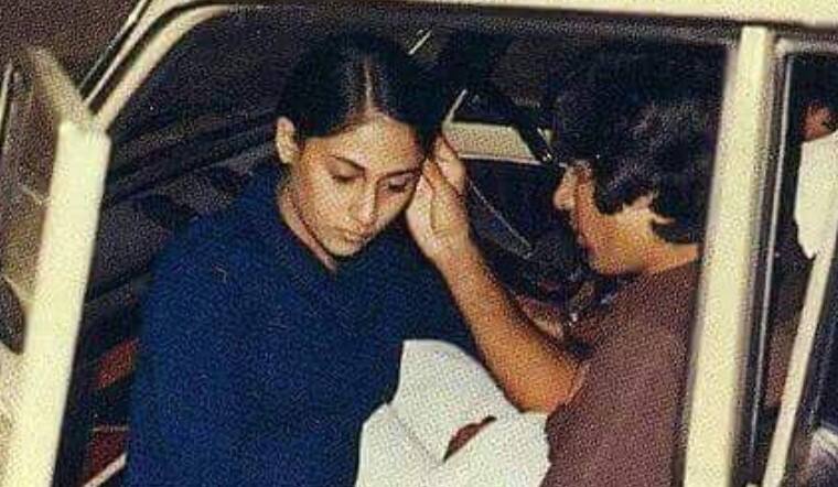 Jaya and Amitabh appear deep in love Jaya and Amitabh appear deep in love