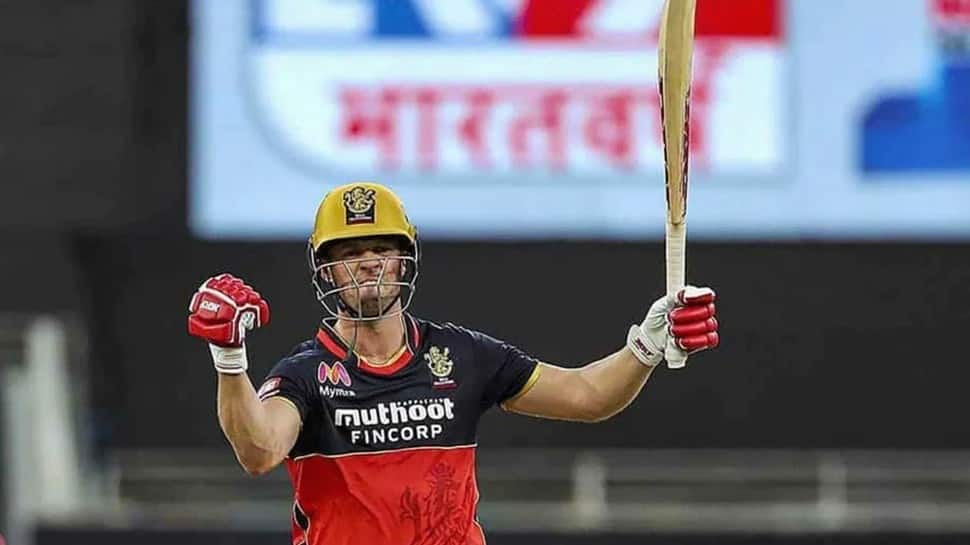 Royal Challengers Bangalore batsman and former South Africa captain AB de Villiers draws a salary of Rs 11 crore. (Source: Twitter)