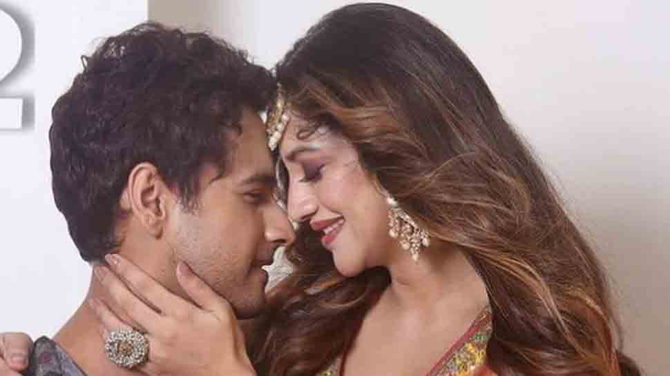 Amid secret wedding rumours, Nusrat Jahan sits on Yash Dasgupta&#039;s lap, photos go viral