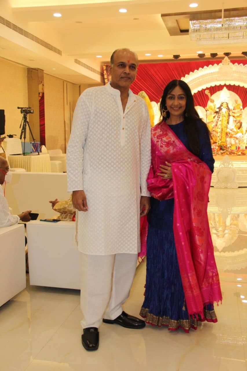 Ashutosh Gowariker with wife at Durga Puja 2021