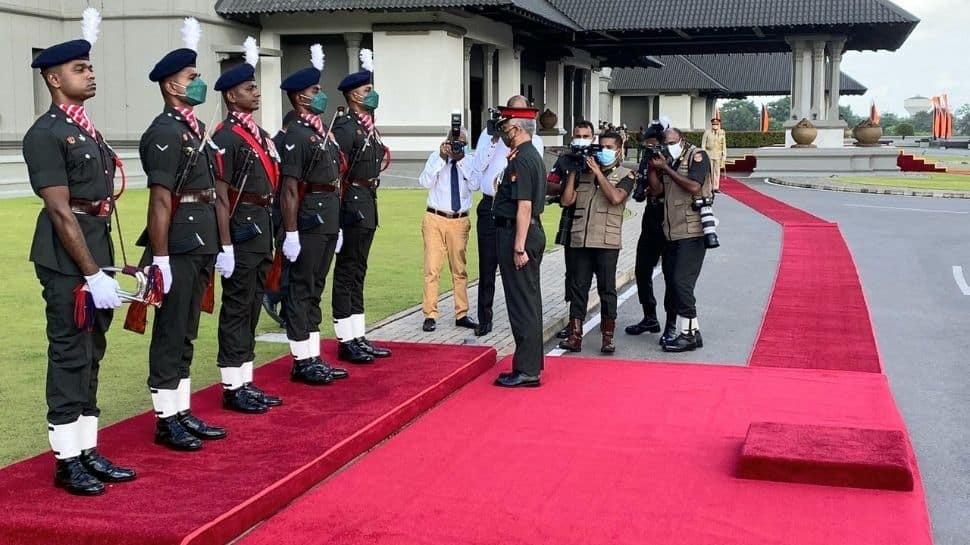 Gen Naravane laid a wreath IPKP War Memorial