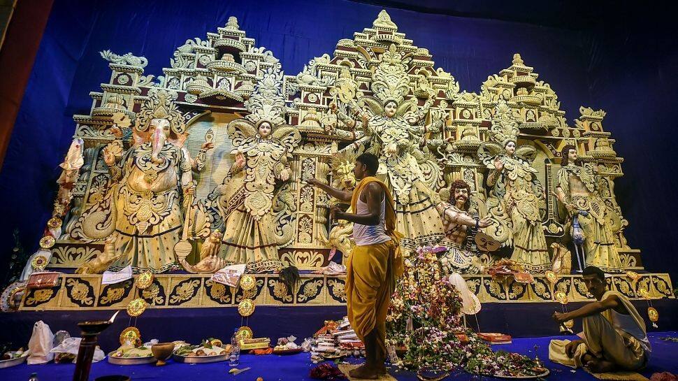 Kolkata priest prays to Goddess Durga 