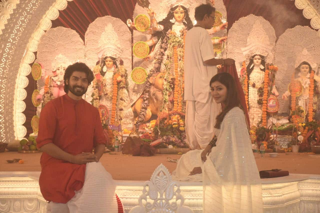 Debina Bonnerjee and Gurmeet Choudhary at Durga Puja 2021 pandal