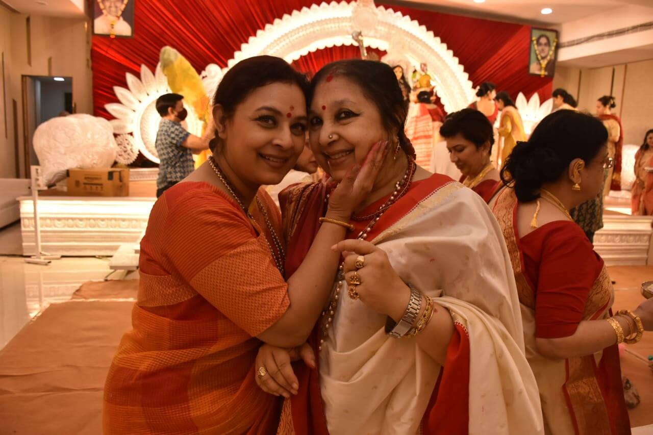 Sindoor Khela ritual at Durga Puja in Mumbai