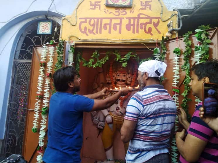 Devotees worship Ravana on Dussehra