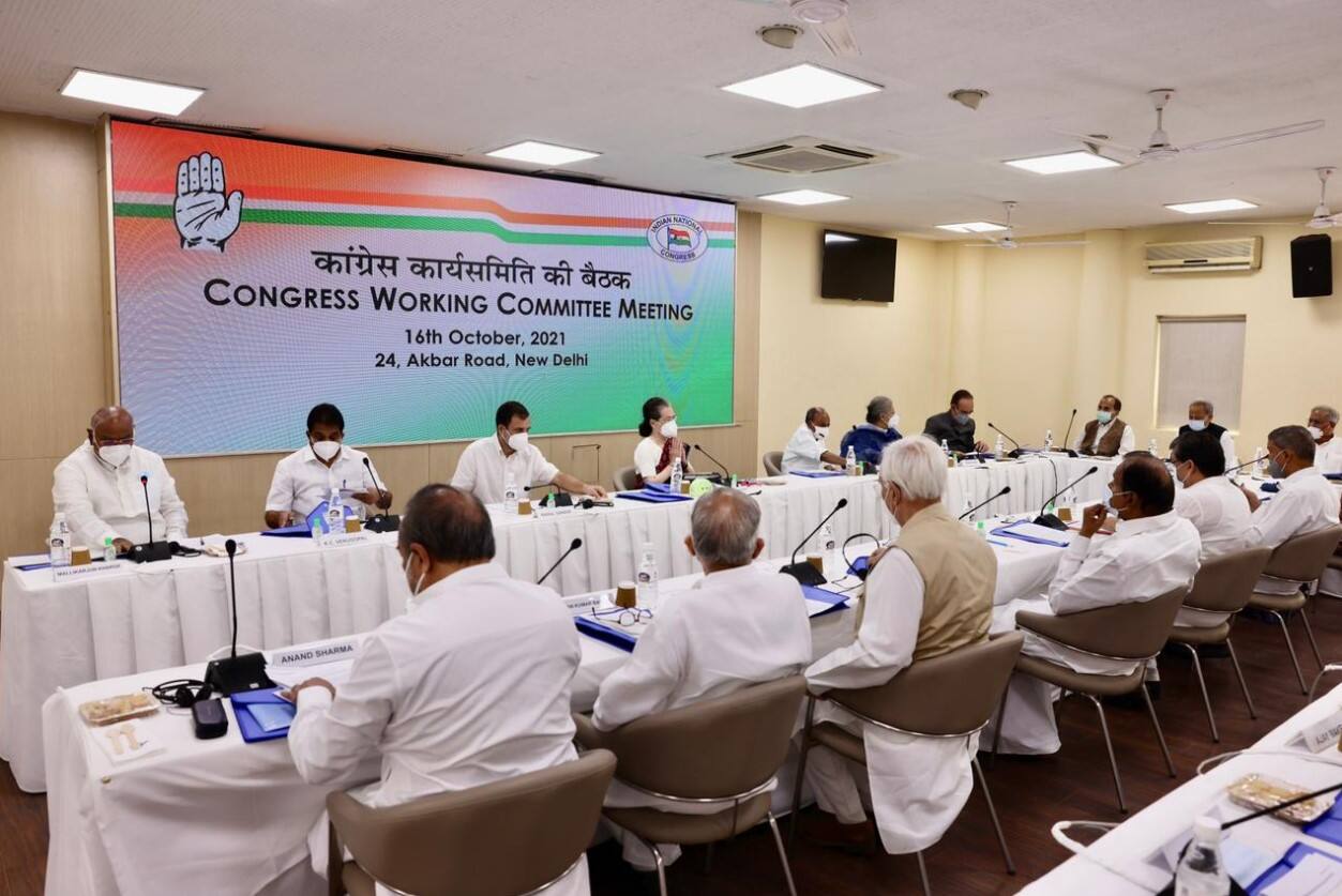 Sonia Gandhi told Congress leaders that there's no need to speak to her through media