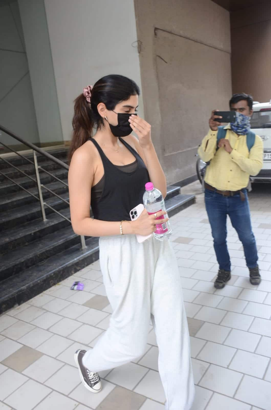 Khushi Kapoor clicked after her workout!