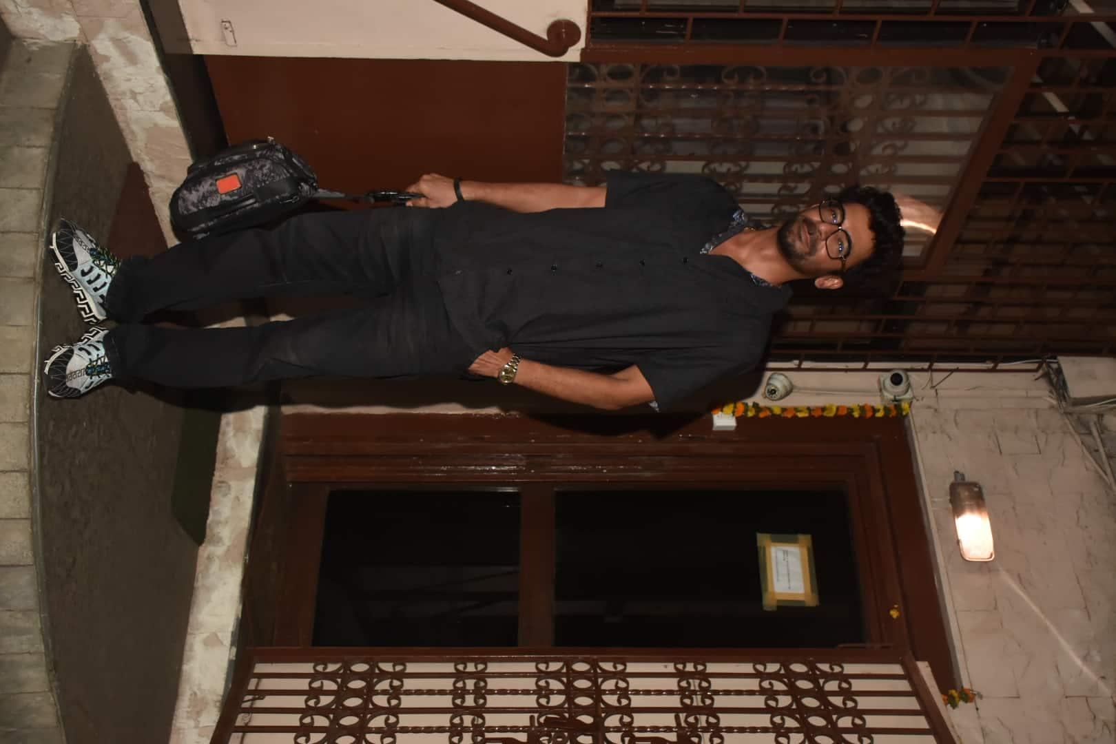 Sunil Grover outside Shankar Mahadevan’s studio