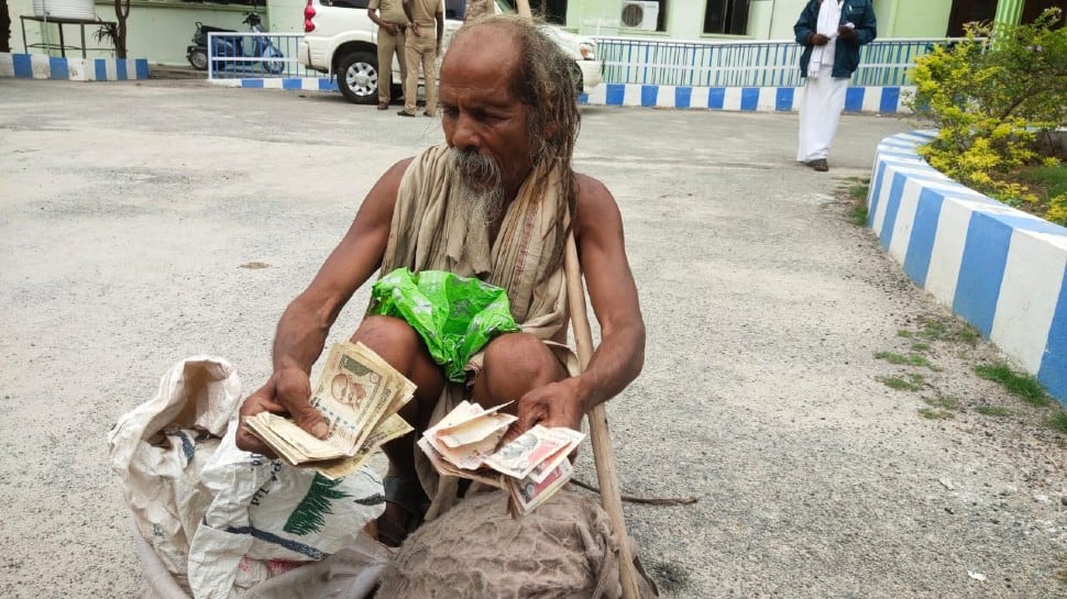 Visually challenged elderly finds he has Rs 65,000 in demonetised currency, approaches Collector