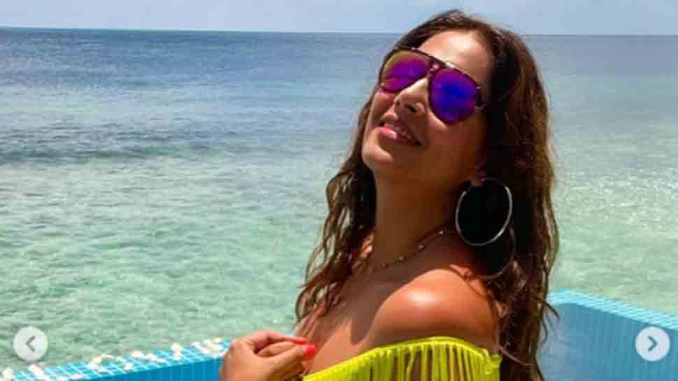 Bipasha Basu turns up the heat in sexy neon fringe bikini at Maldives, check out her vacation pictures 