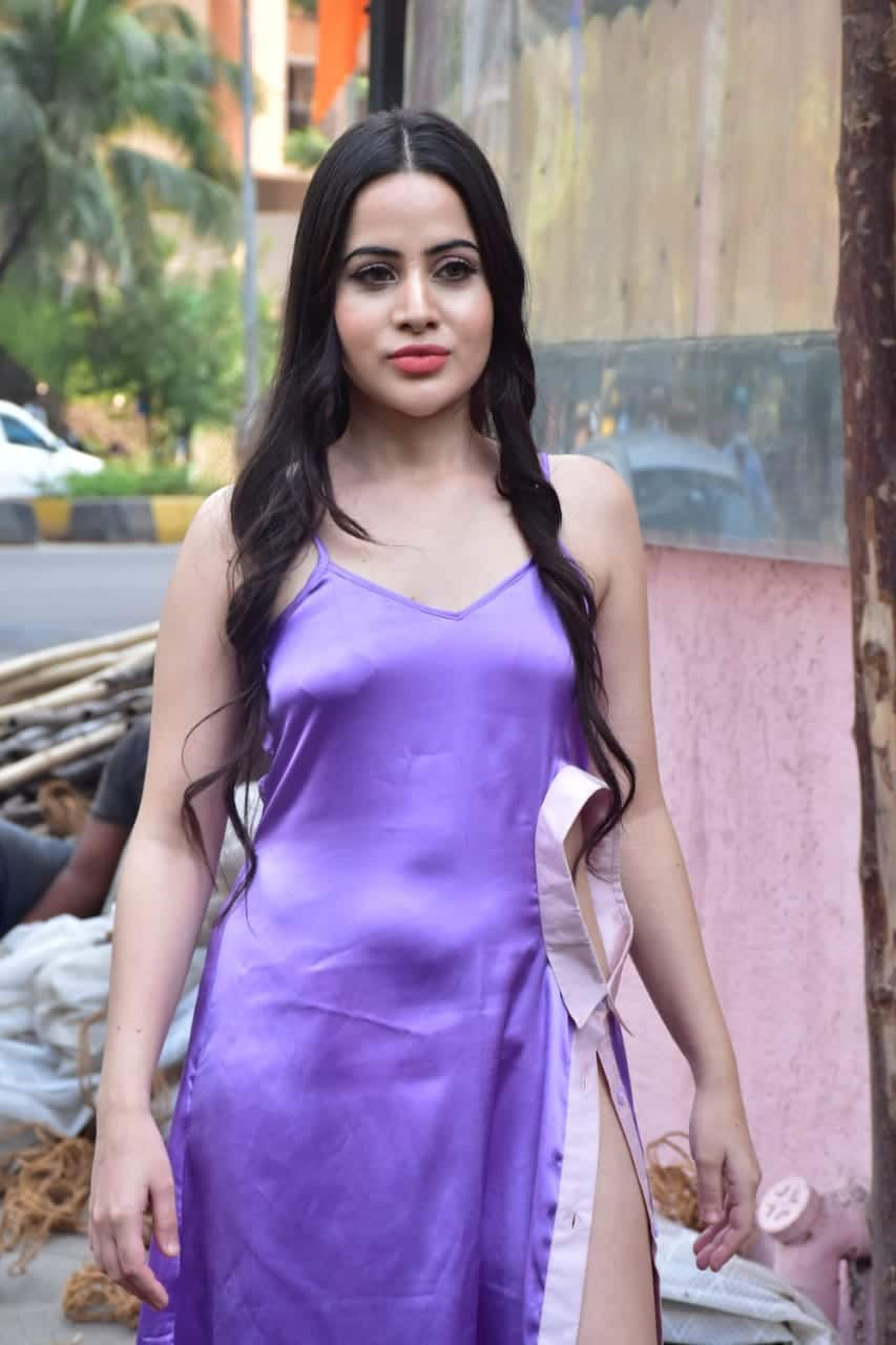 Urfi Javed steps out in weird high-slit dress with strange opening