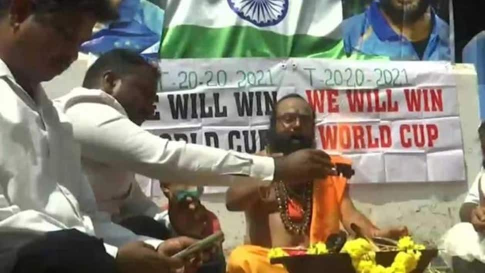 Ahead of India vs Pakistan T20 World Cup clash, fans perform &#039;HAVAN&#039; in Bengaluru 