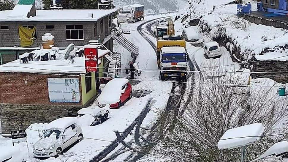 Heavy snowfall in the hill states 