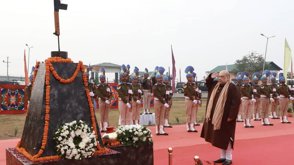 Amit Shah spends night at CRPF camp in J&amp;K, pays tribute to Pulwama terror attack martyrs