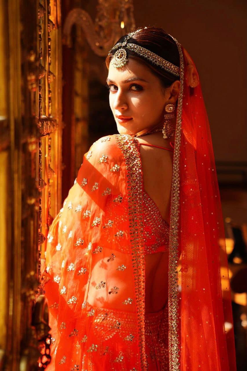 Kriti Sanon's breathtaking in bridal lehenga choli