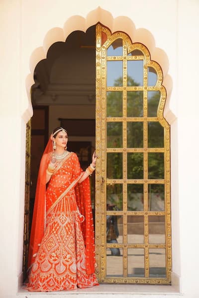 Kriti Sanon's ravishing bridal avatar goes viral!