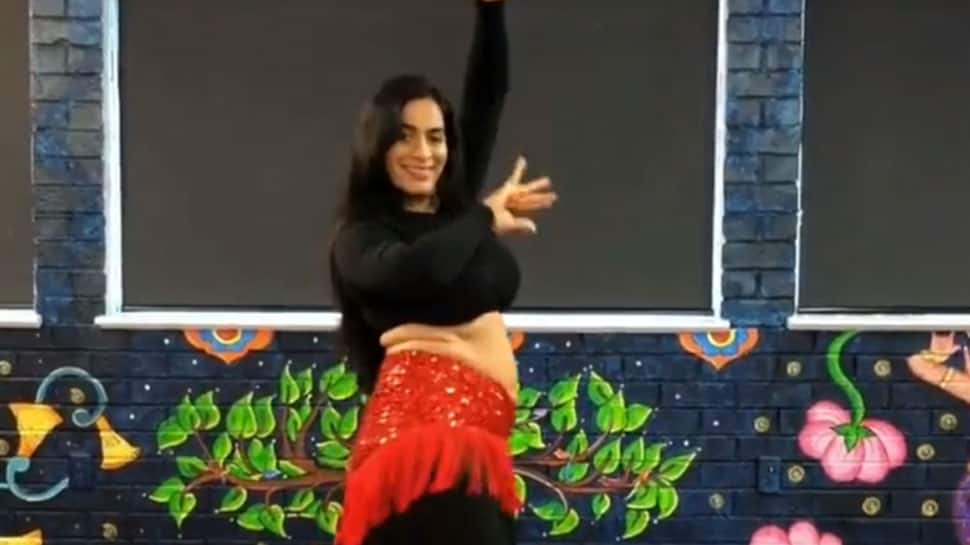 Viral video: This woman belly dancing to Manike Mage Hithe song breaks internet - Watch