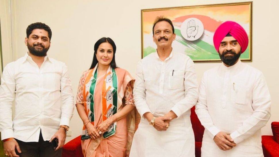 TV actress Kamya Panjabi joins Congress in Mumbai