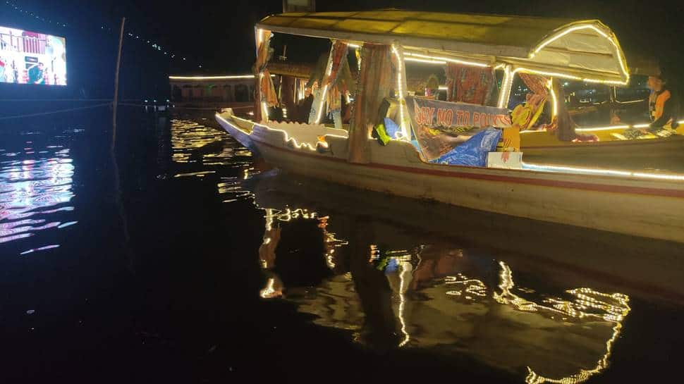 Asia's first ever 'floating cinema' at Srinagar's Dal Lake thrills tourists - See Pics | News | Zee News