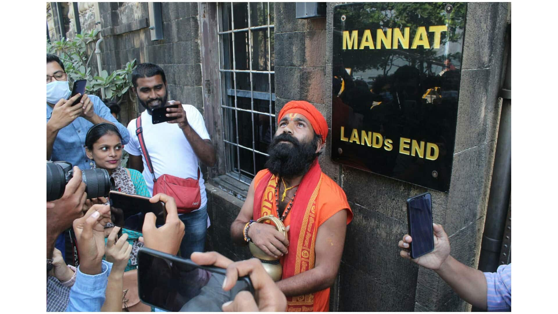 Man prays right outside Mannat