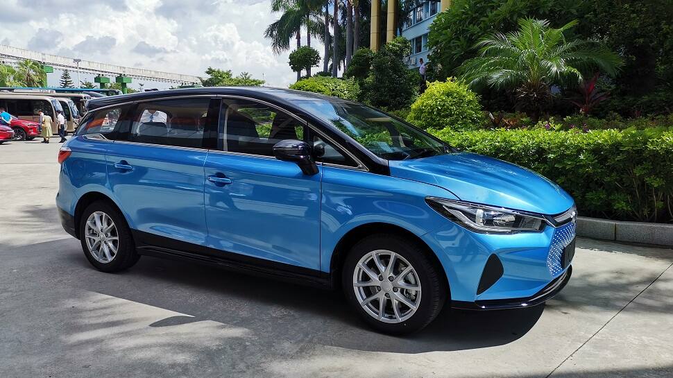 Warren Buffett backed China&#039;s BYD launches e6 electric MPV in India priced at Rs 29.15 lakh