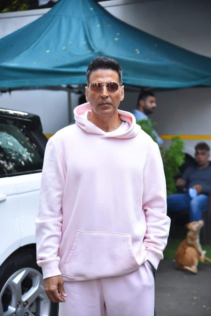 Akshay Kumar wears pale pink athleisure set