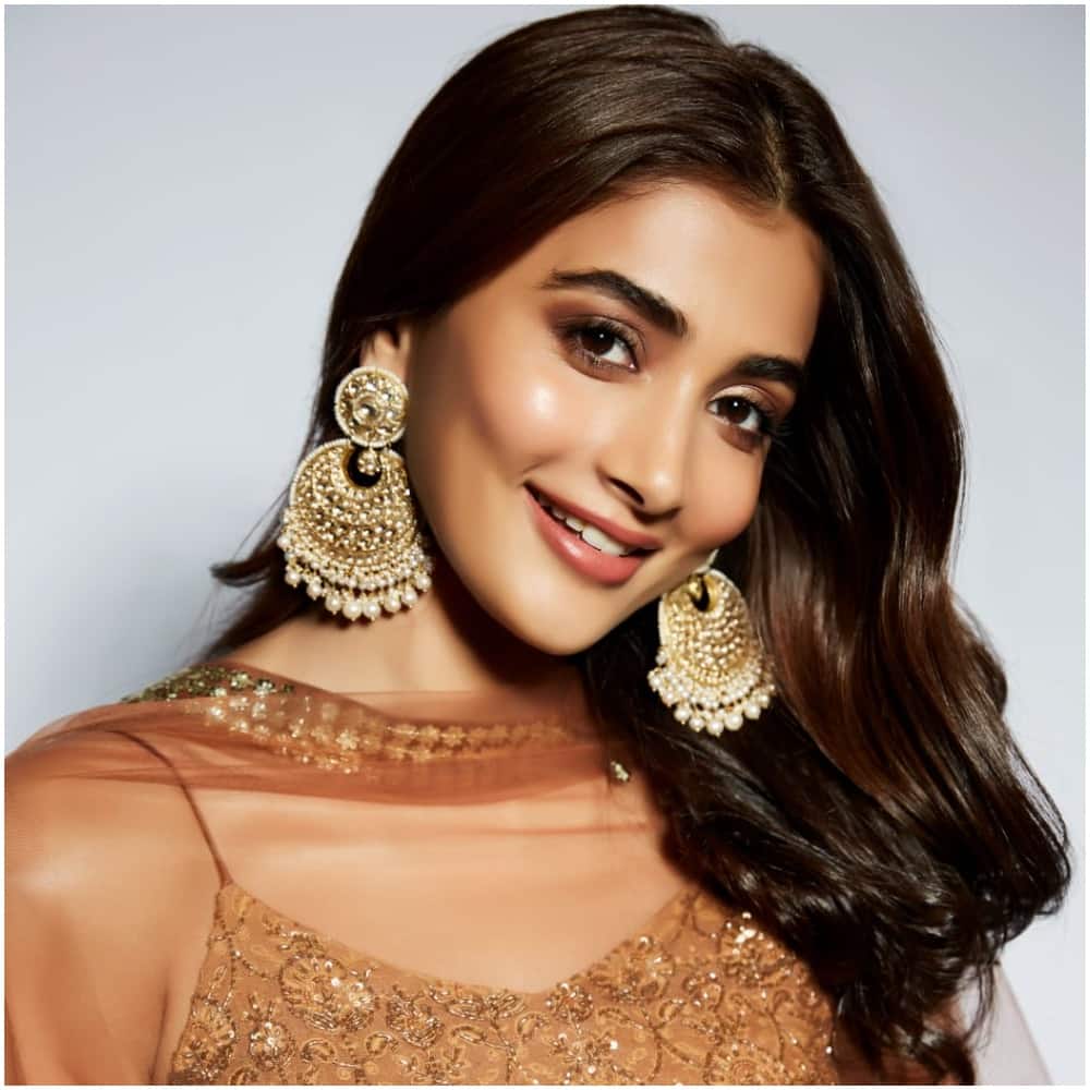 Pooja Hegde's dress is a combination of modernity and tradition