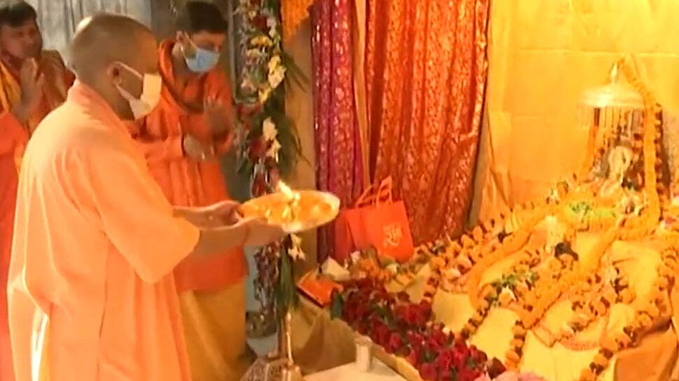 Cm Yogi Adityanath Visits Ram Janambhoomi In Ayodhya Seeks Lord Rams Blessings On Diwali 