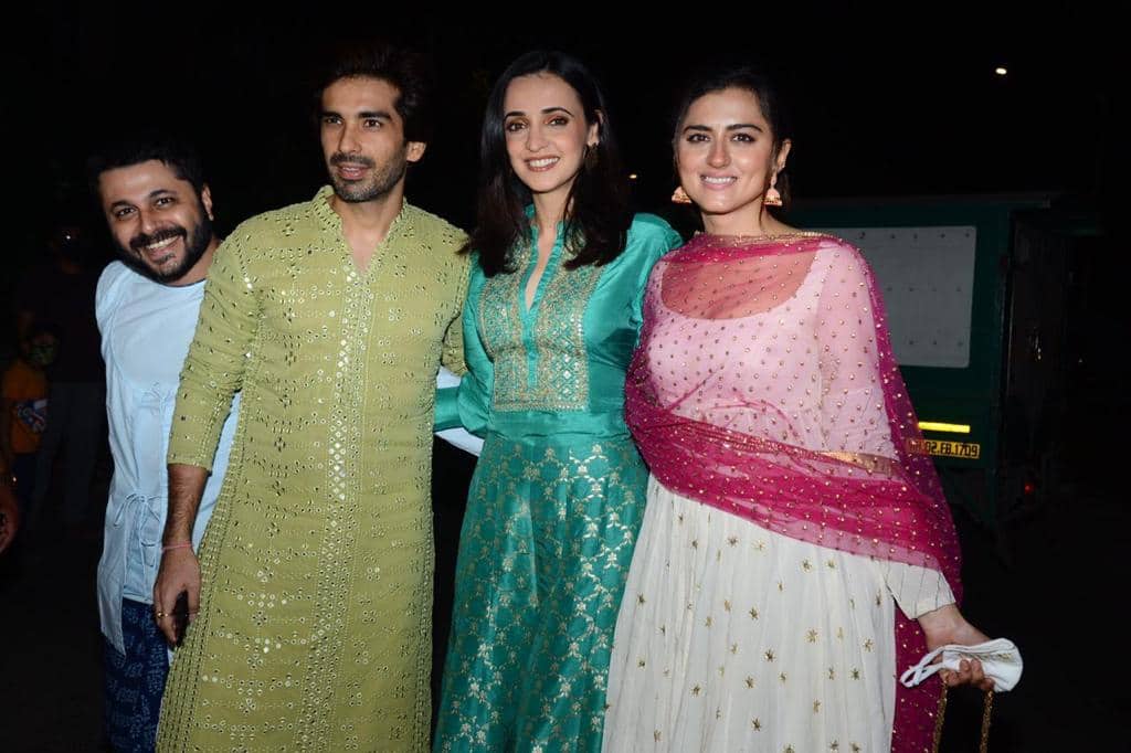 Mohit Sehgal, Sanaya Irani and Ridhi Dongra pose together