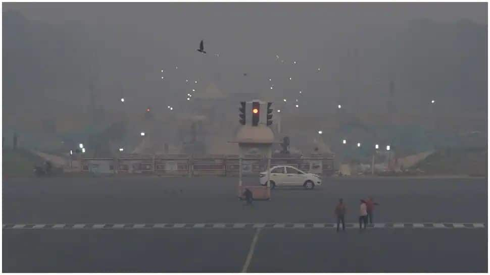 Delhi wakes up to 'hazardous' air quality