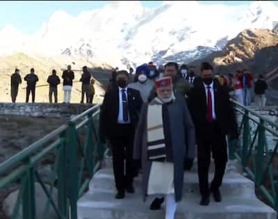 PM offers prayers at centuries-old temple