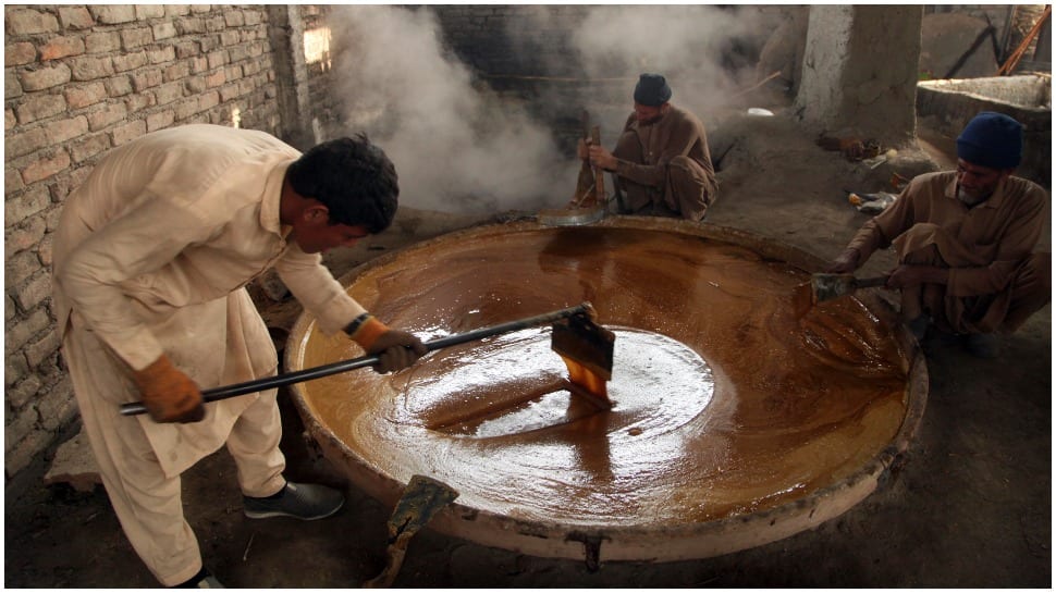 sugar-price-shoots-up-in-pakistan-costs-more-than-petrol-world-news