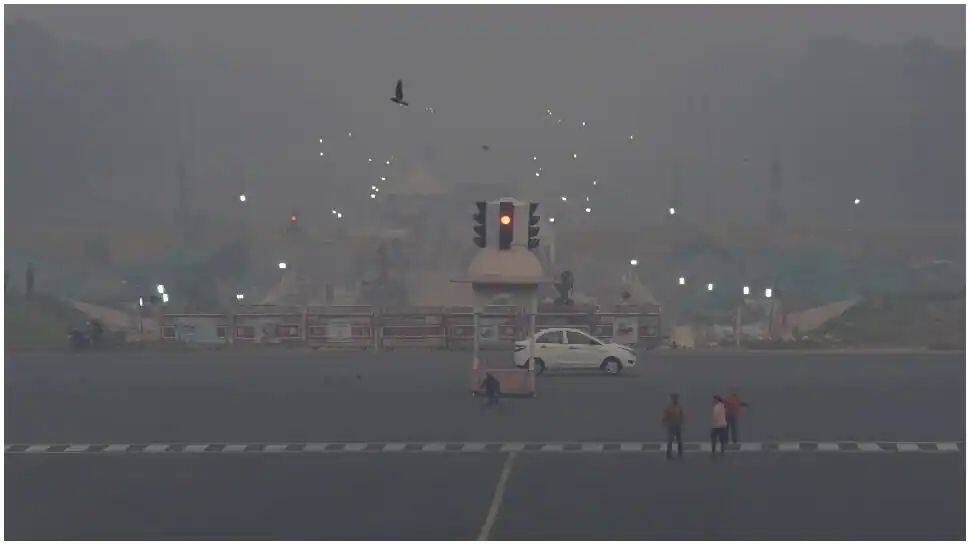 Delhi&#039;s AQI level dangerous for elderly, vulnerable for COVID recovered patients, says expert