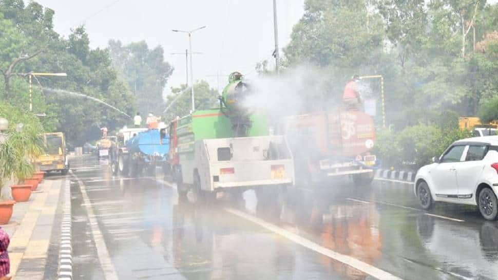 Delhi melarang lokasi konstruksi, menyiramkan air ke jalan untuk mengendalikan polusi udara |  Berita India