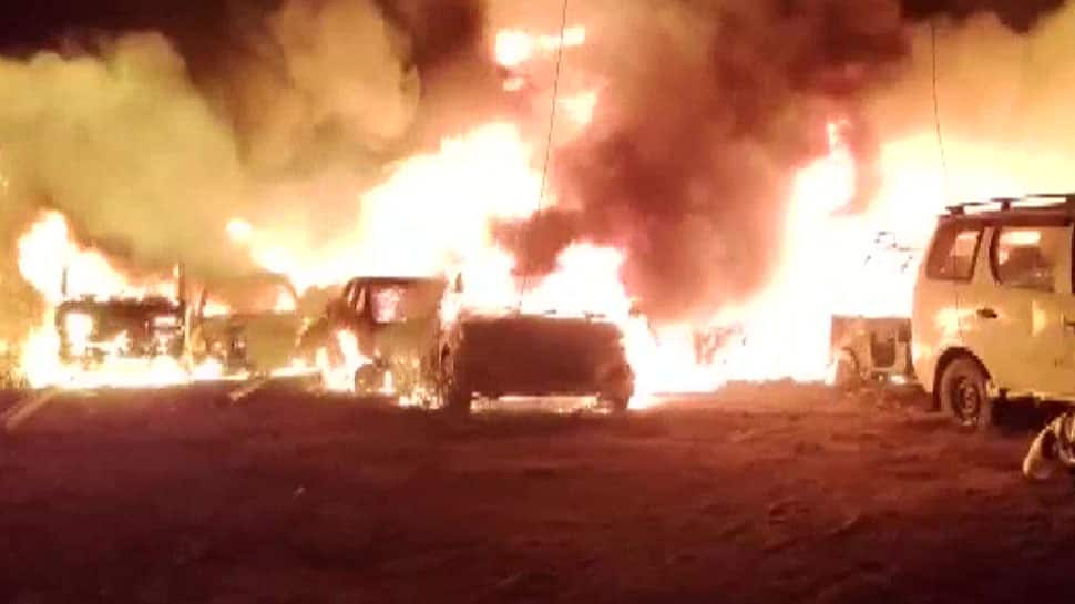 25 kendaraan hangus saat kebakaran besar terjadi di kantor polisi di Kheda Gujarat |  Berita India